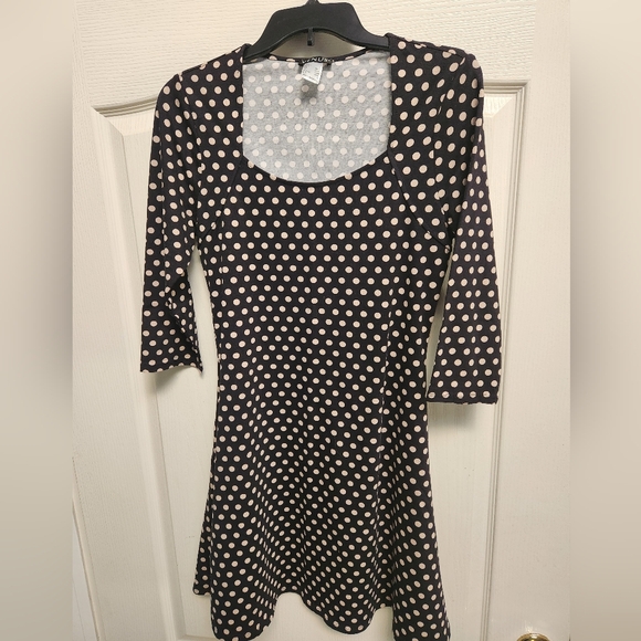 VENUS Dresses & Skirts - VENUS Black and Tan Fit and Flare Dress with 3/4 Sleeves